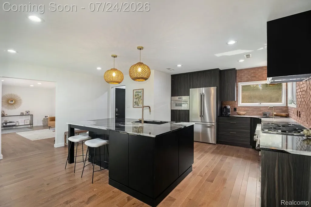 114 W Hickory Grove Road Bloomfield Hills City MI 48304