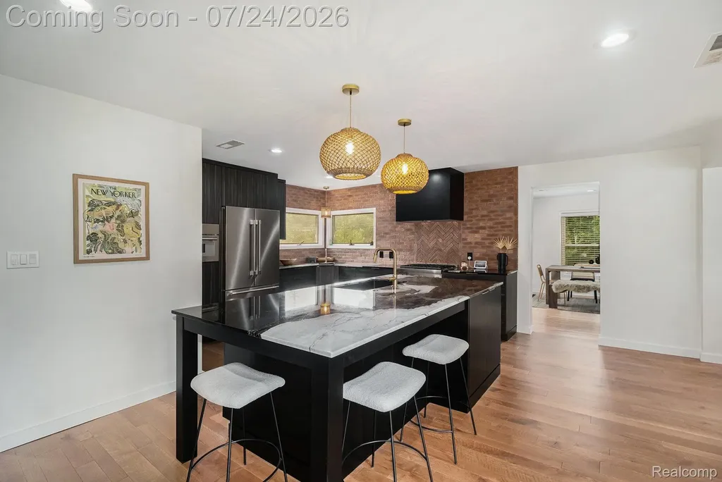 114 W Hickory Grove Road Bloomfield Hills City MI 48304