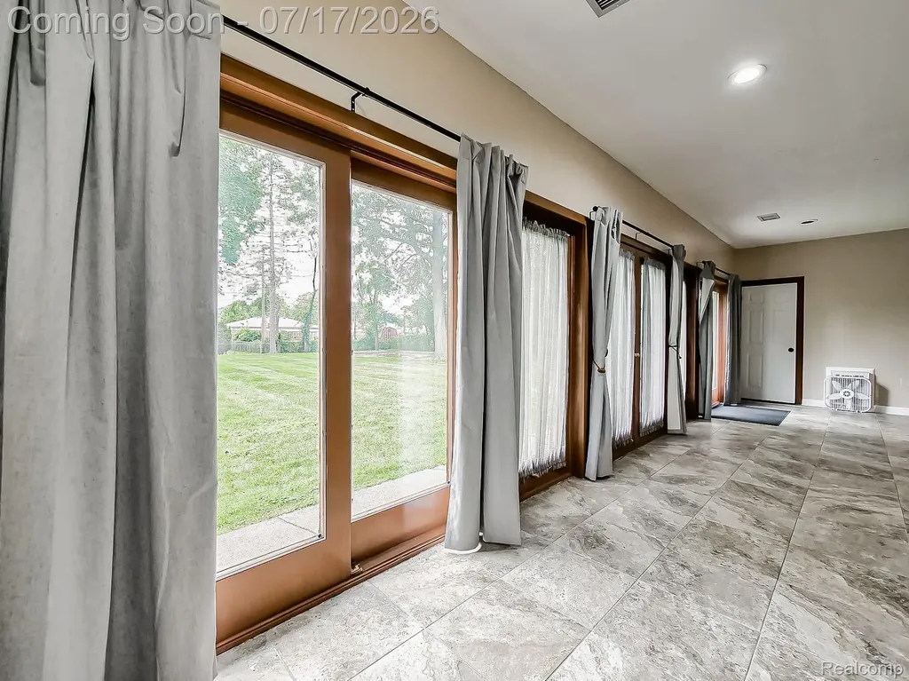 28177 Ryan Road Warren City MI 48092