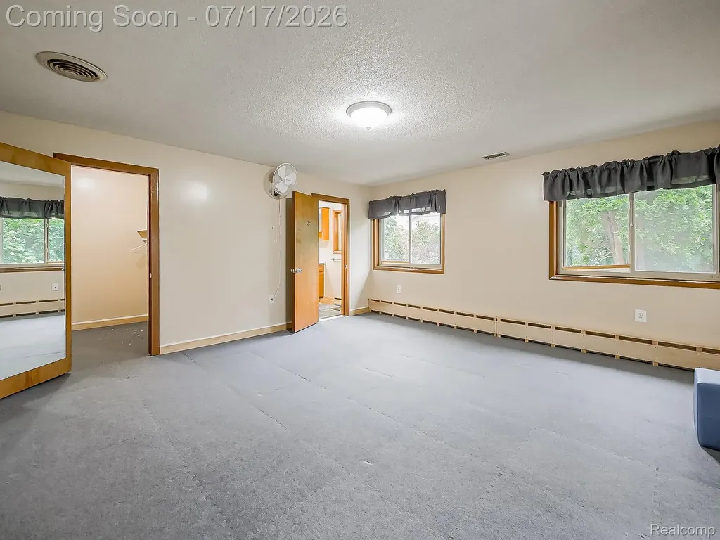 28177 Ryan Road Warren City MI 48092