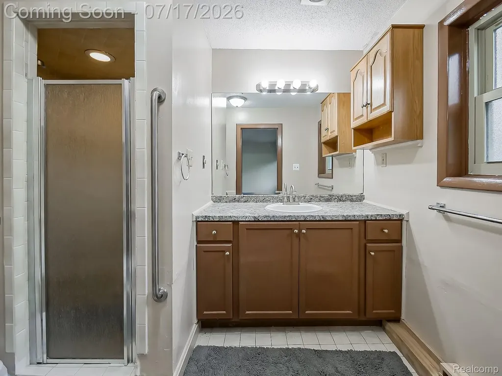 28177 Ryan Road Warren City MI 48092