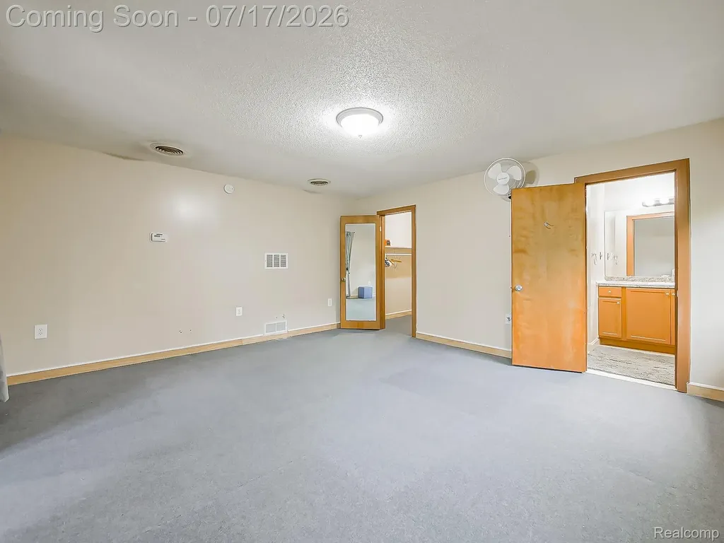 28177 Ryan Road Warren City MI 48092