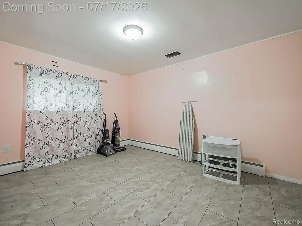 28177 Ryan Road Warren City MI 48092
