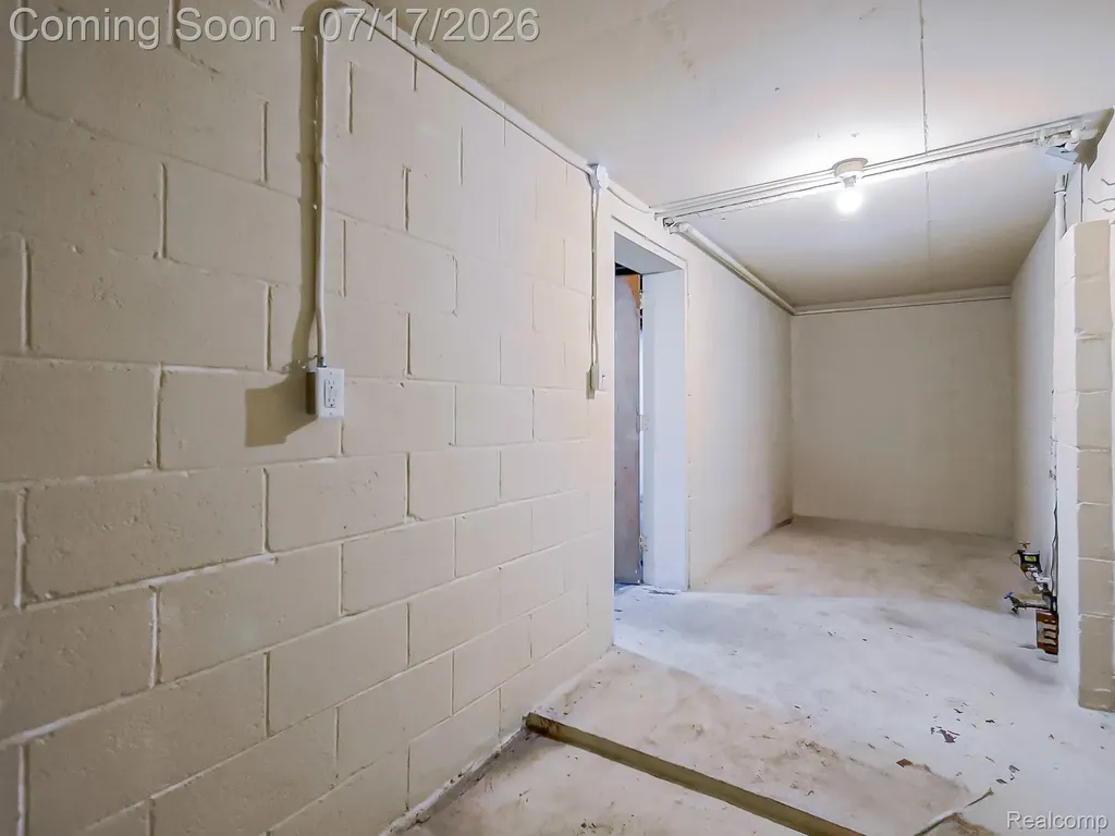 28177 Ryan Road Warren City MI 48092