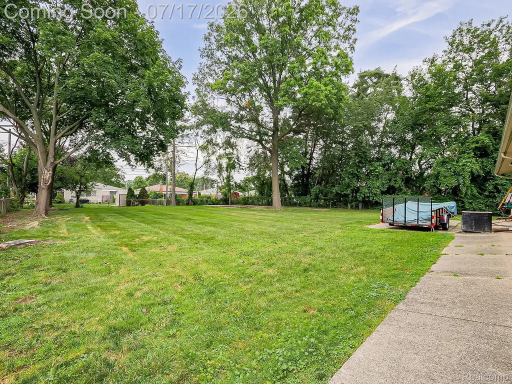 28177 Ryan Road Warren City MI 48092