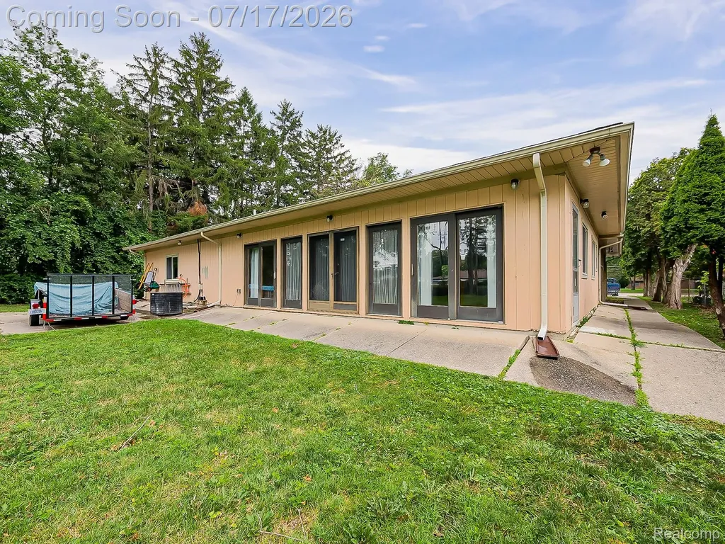 28177 Ryan Road Warren City MI 48092