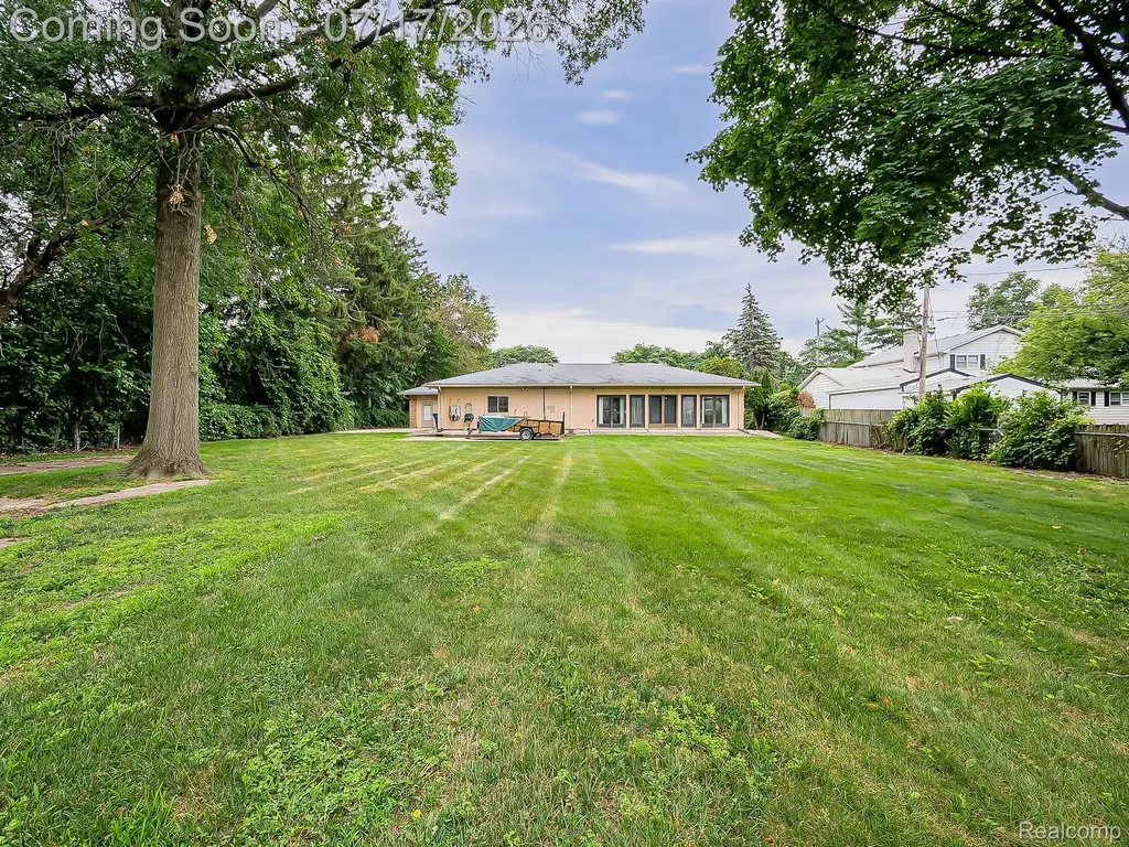 28177 Ryan Road Warren City MI 48092