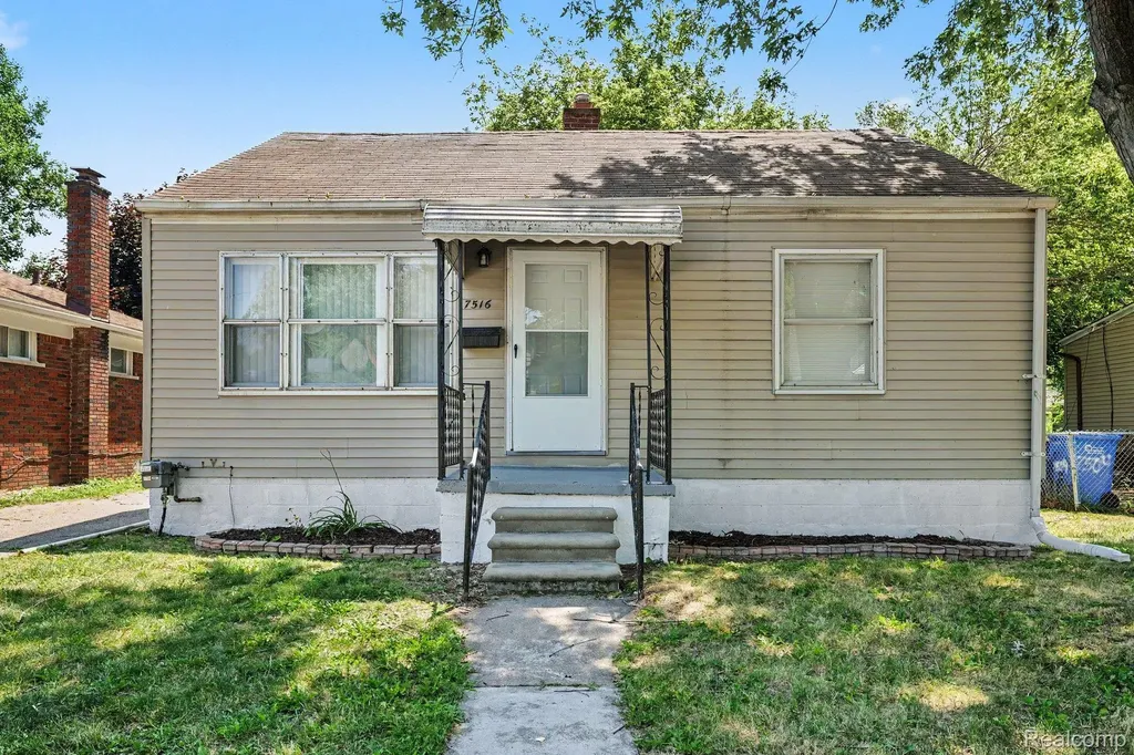 7516 Fisher Avenue Warren City MI 48091