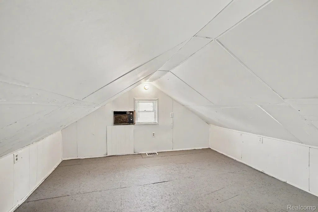 7516 Fisher Avenue Warren City MI 48091