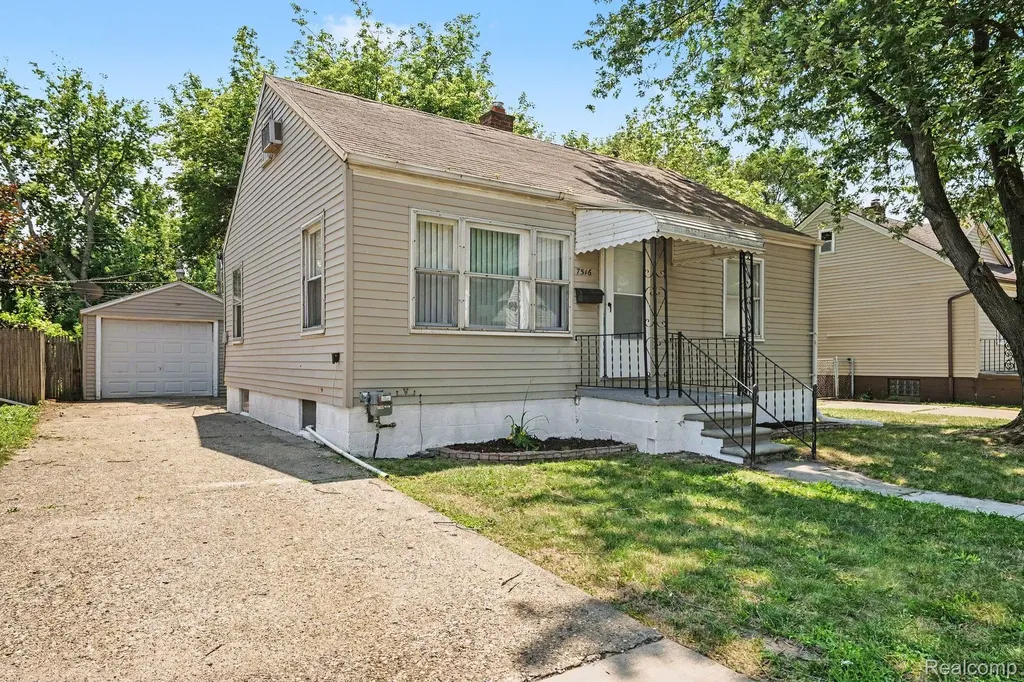 7516 Fisher Avenue Warren City MI 48091