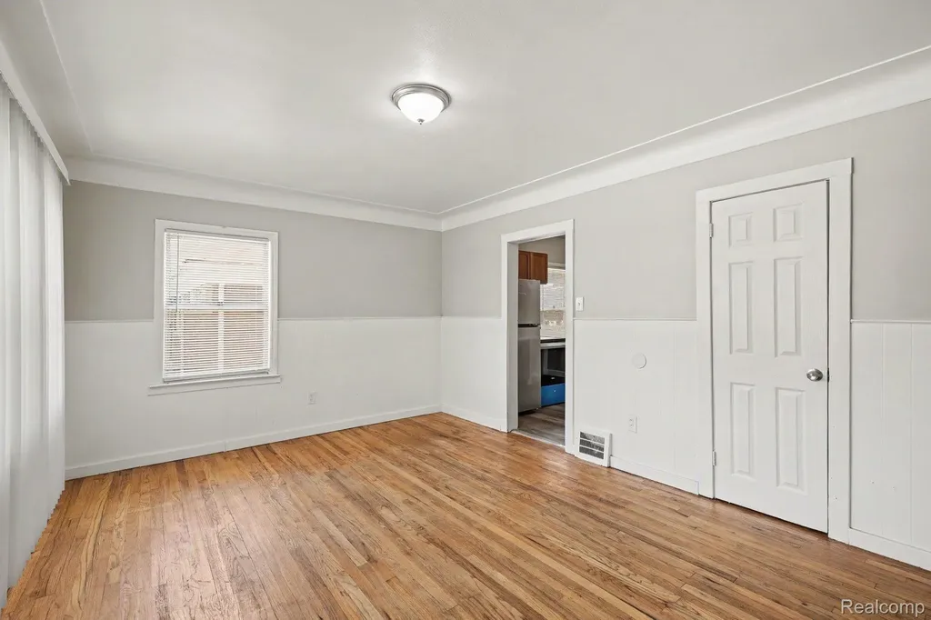 7516 Fisher Avenue Warren City MI 48091
