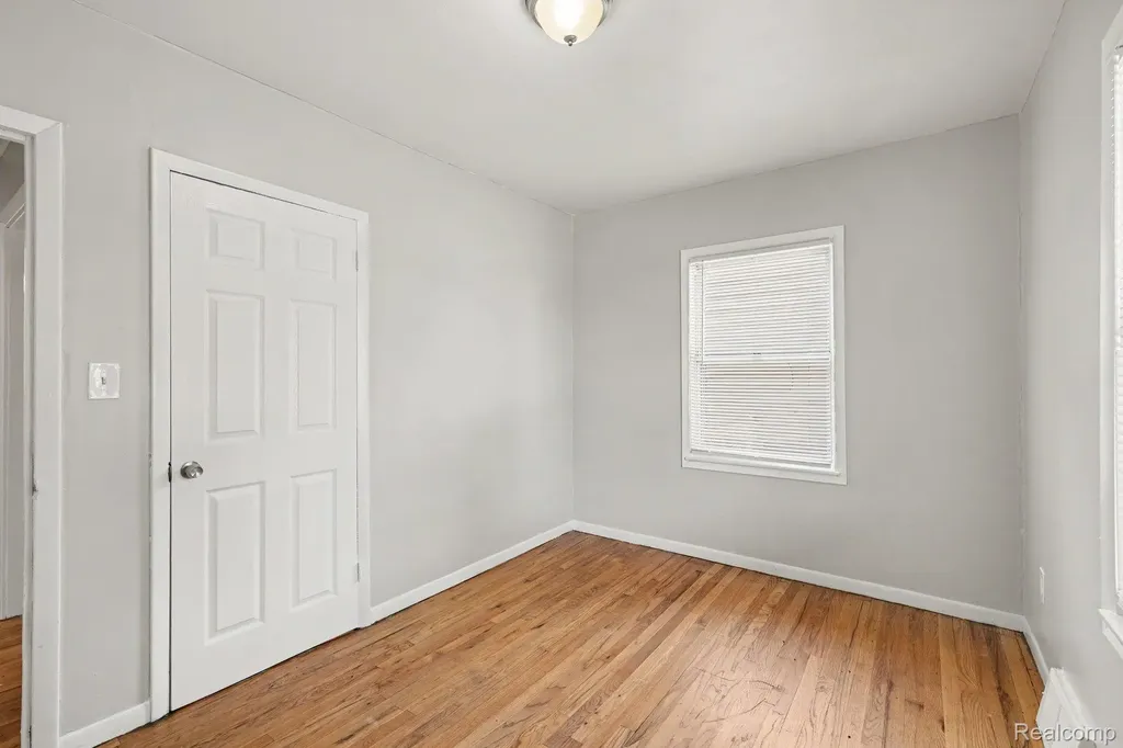 7516 Fisher Avenue Warren City MI 48091