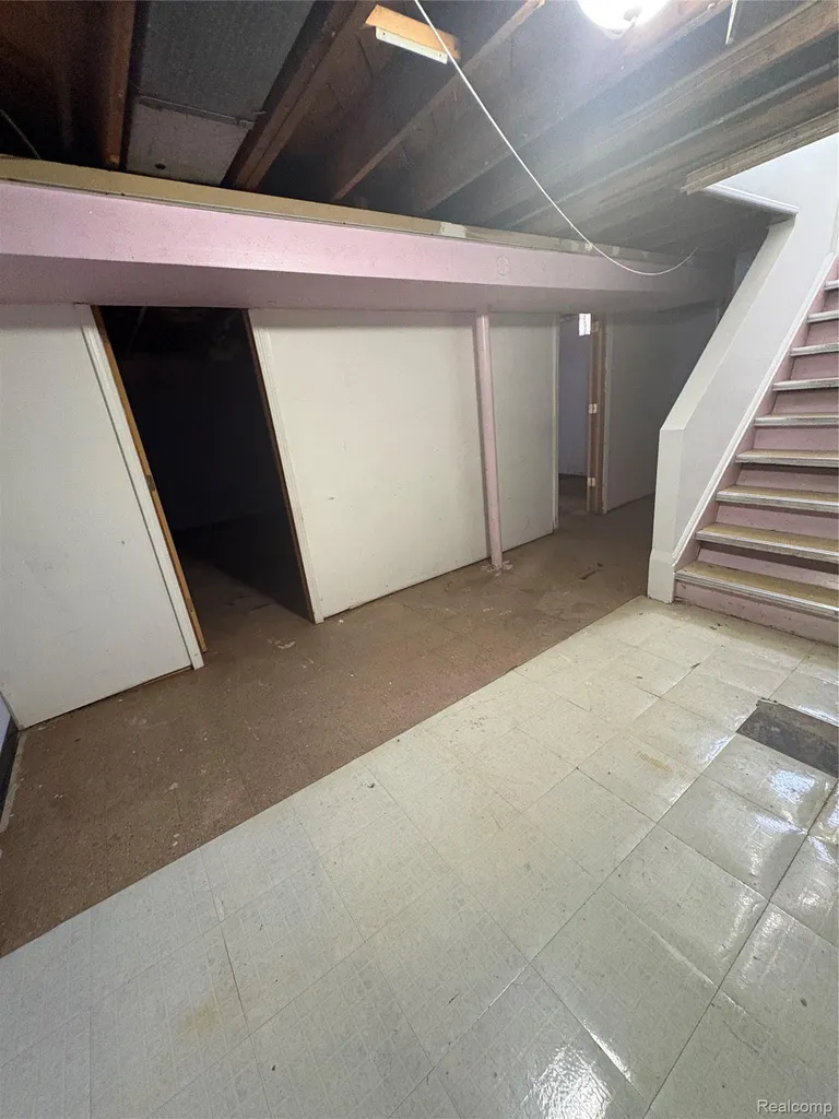 19278 Lahser Road Detroit City MI 48219