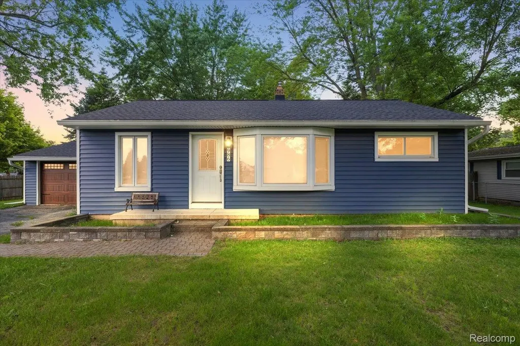 986 Gill Street Oxford Charter Township MI 48371