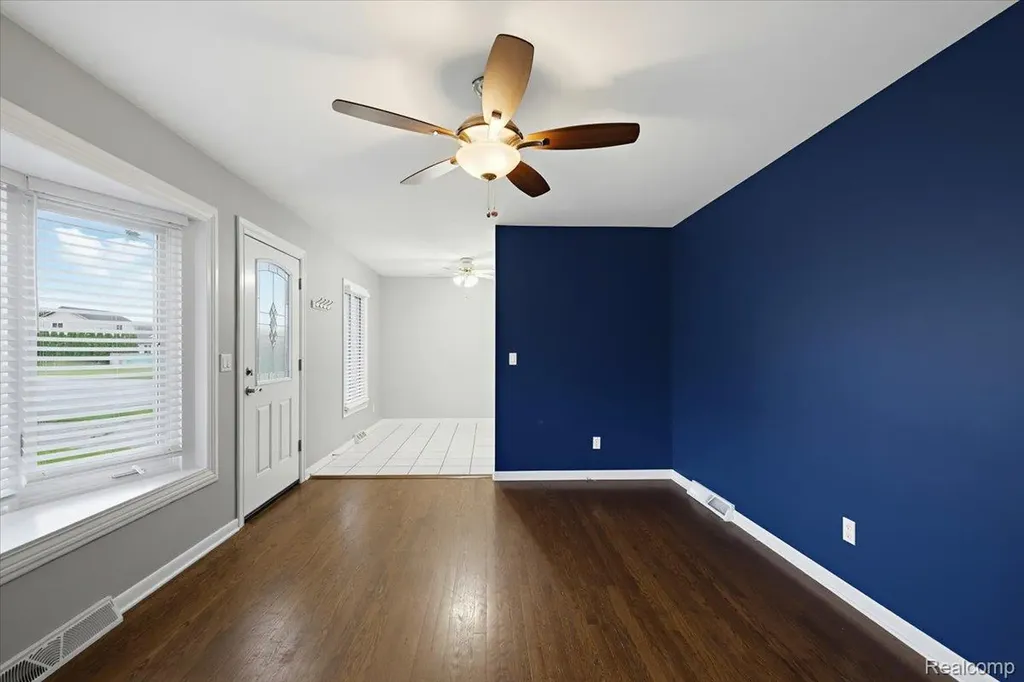986 Gill Street Oxford Charter Township MI 48371