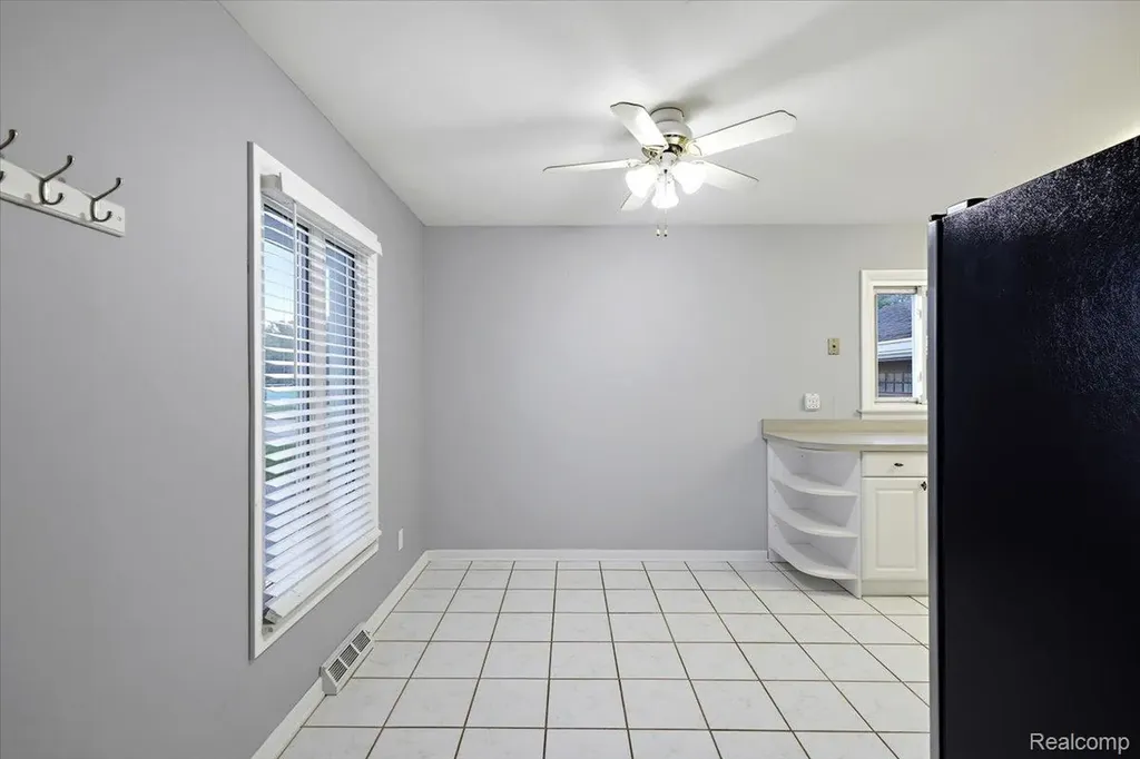986 Gill Street Oxford Charter Township MI 48371