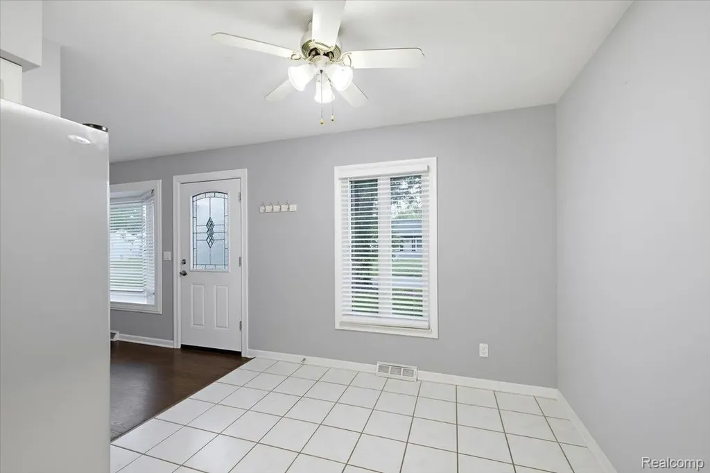 986 Gill Street Oxford Charter Township MI 48371