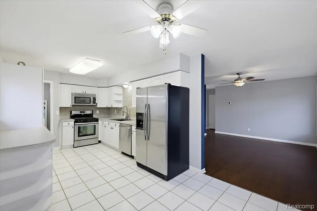 986 Gill Street Oxford Charter Township MI 48371