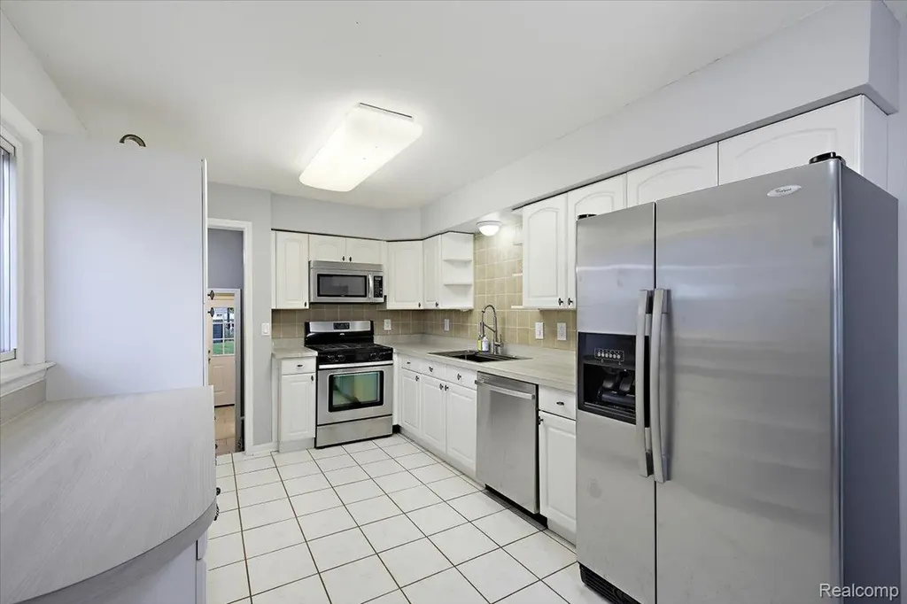 986 Gill Street Oxford Charter Township MI 48371