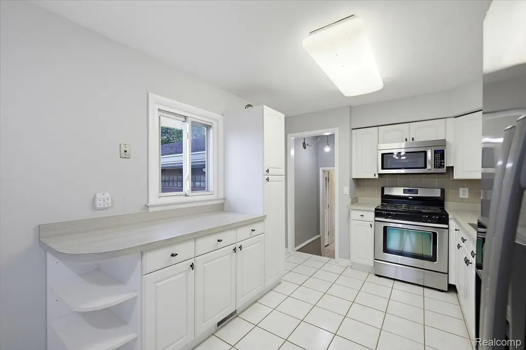 986 Gill Street Oxford Charter Township MI 48371