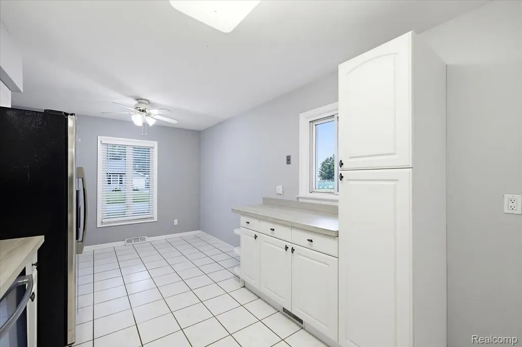 986 Gill Street Oxford Charter Township MI 48371