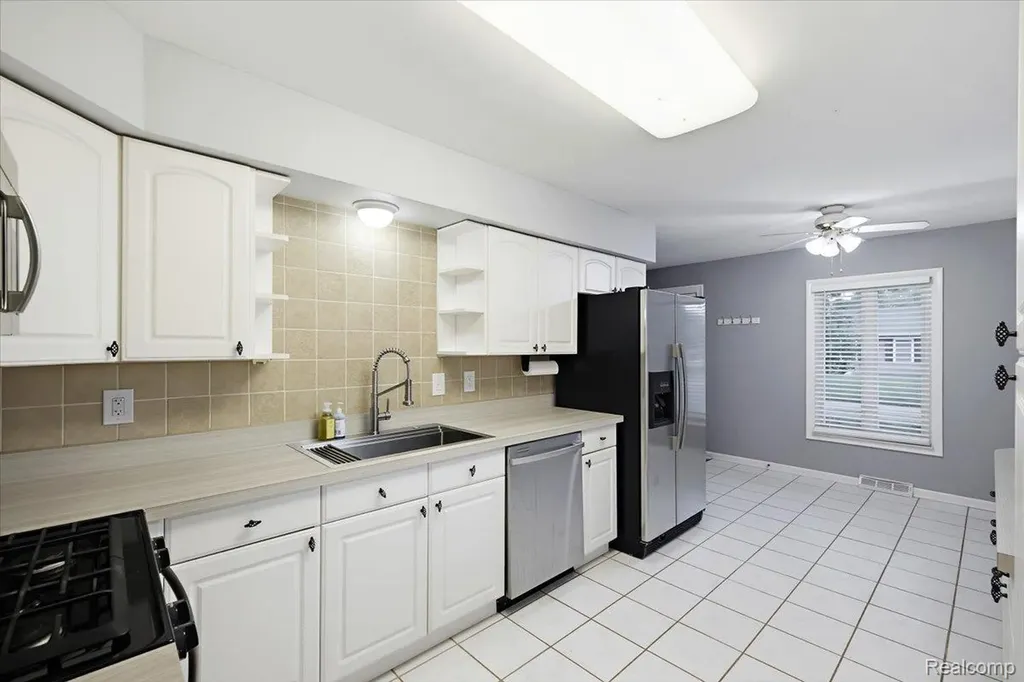 986 Gill Street Oxford Charter Township MI 48371