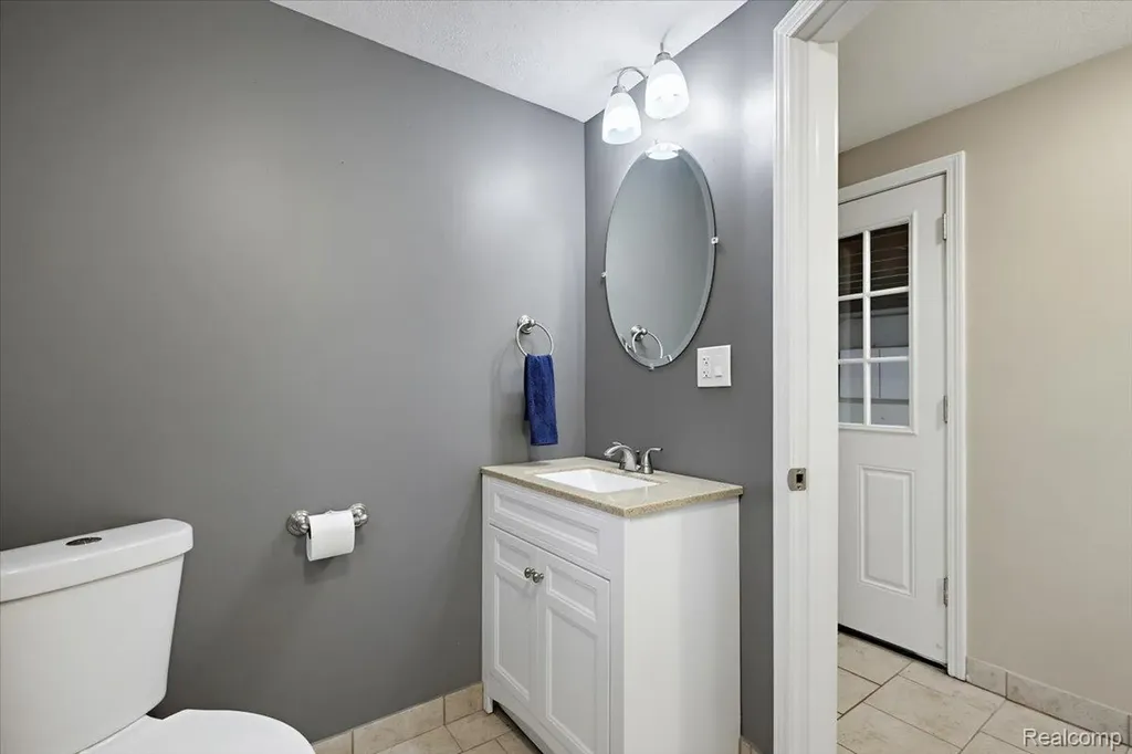986 Gill Street Oxford Charter Township MI 48371