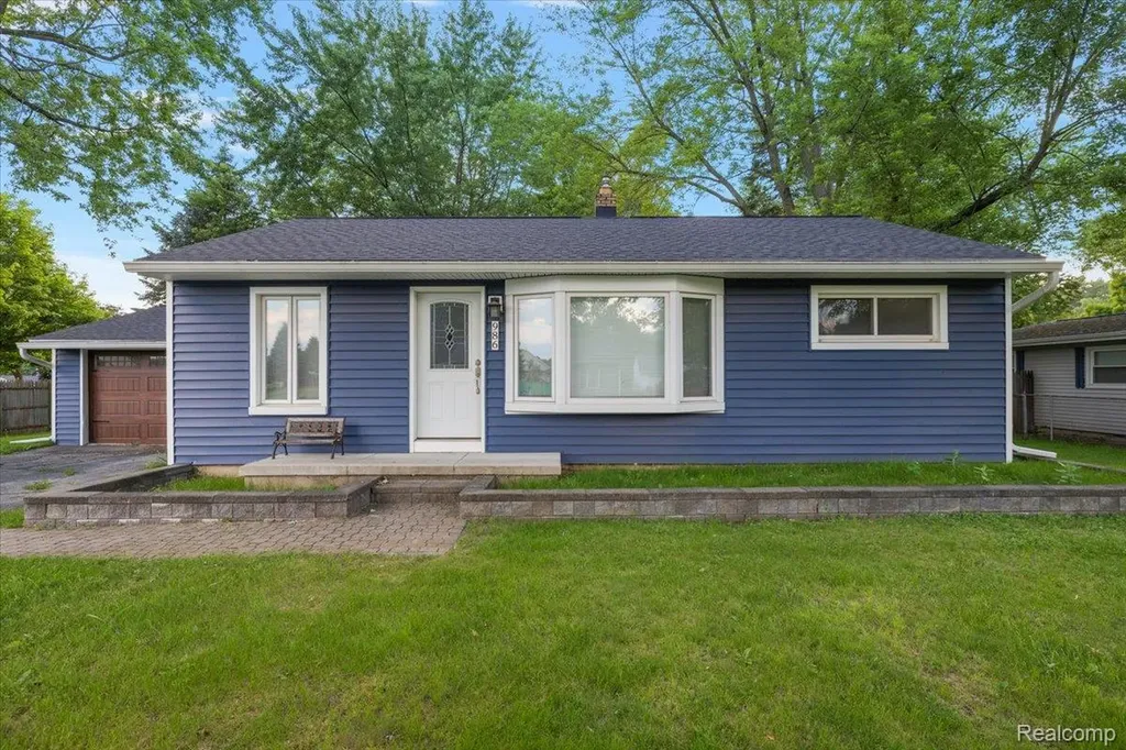 986 Gill Street Oxford Charter Township MI 48371