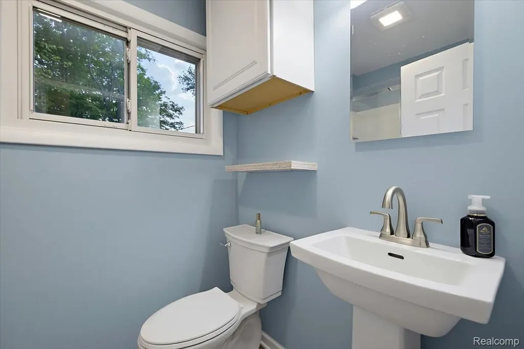 986 Gill Street Oxford Charter Township MI 48371