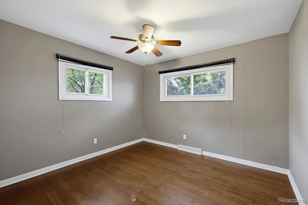 986 Gill Street Oxford Charter Township MI 48371