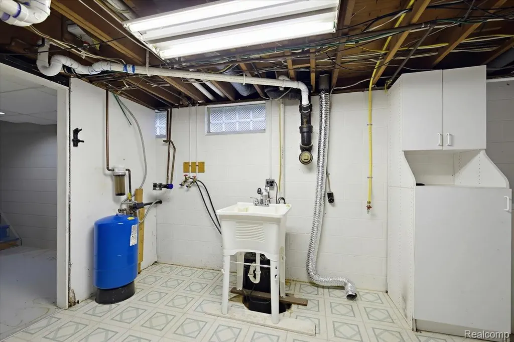 986 Gill Street Oxford Charter Township MI 48371