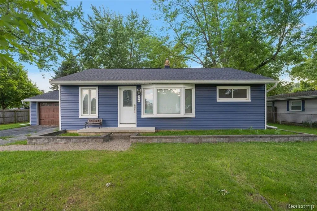 986 Gill Street Oxford Charter Township MI 48371