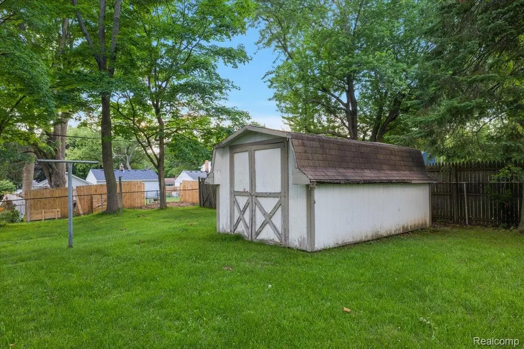 986 Gill Street Oxford Charter Township MI 48371