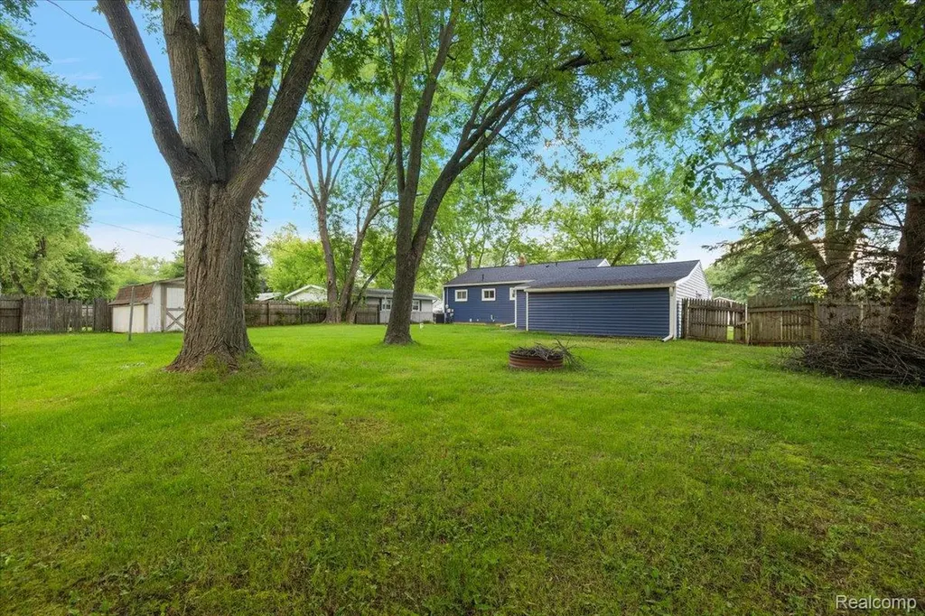986 Gill Street Oxford Charter Township MI 48371