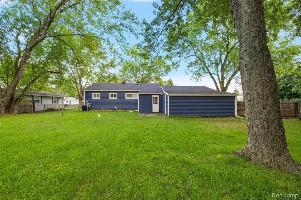 986 Gill Street Oxford Charter Township MI 48371