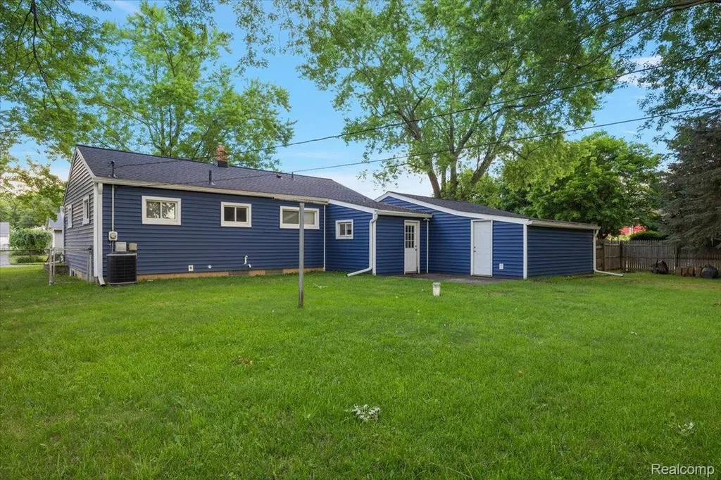 986 Gill Street Oxford Charter Township MI 48371
