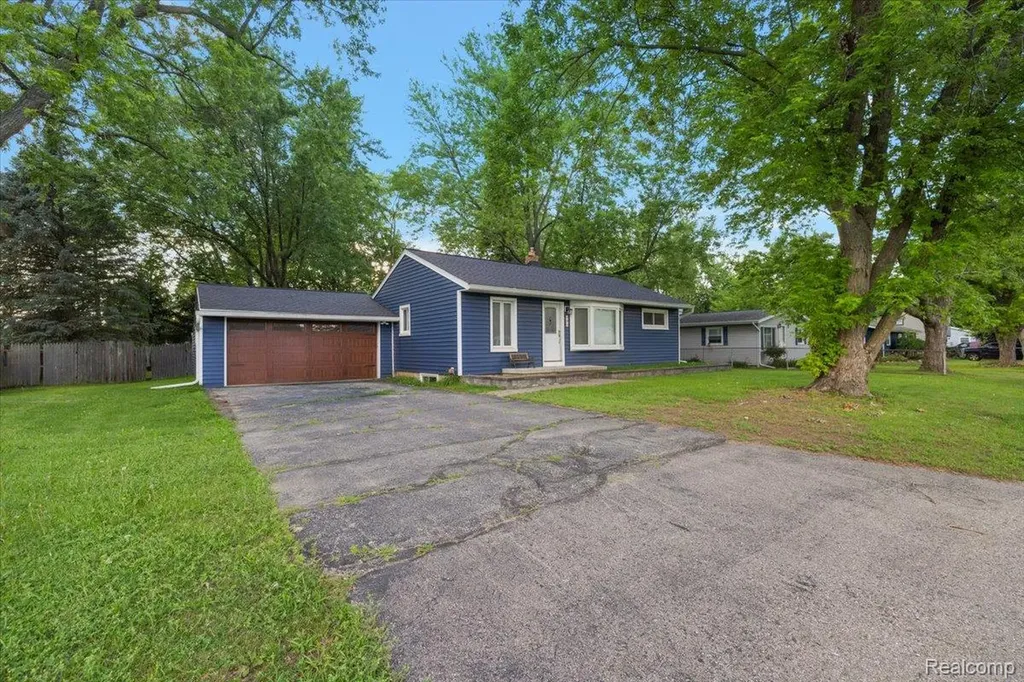 986 Gill Street Oxford Charter Township MI 48371