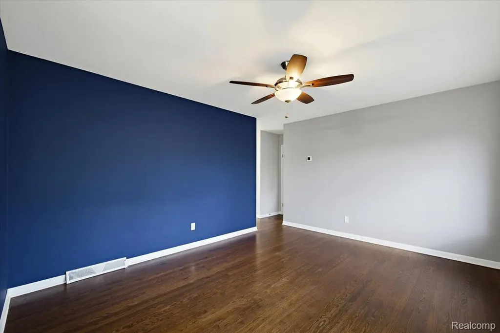 986 Gill Street Oxford Charter Township MI 48371