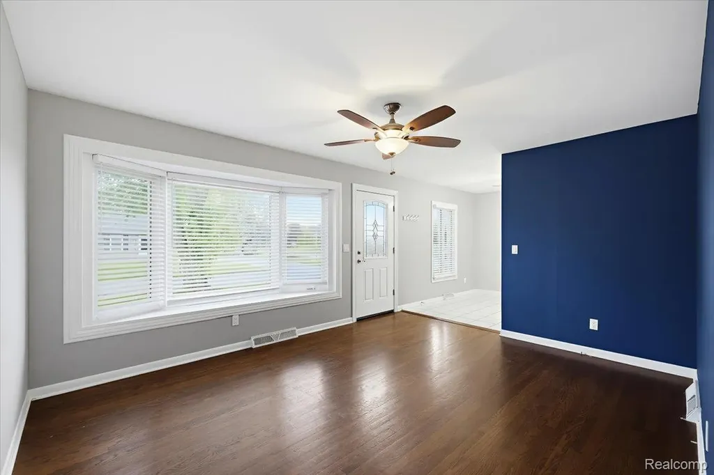 986 Gill Street Oxford Charter Township MI 48371