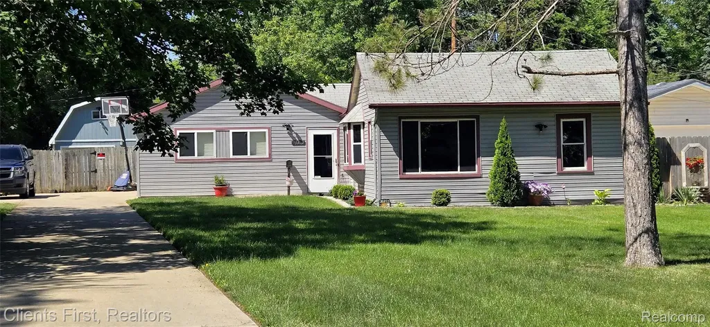 36852 Chase Street Romulus City MI 48174