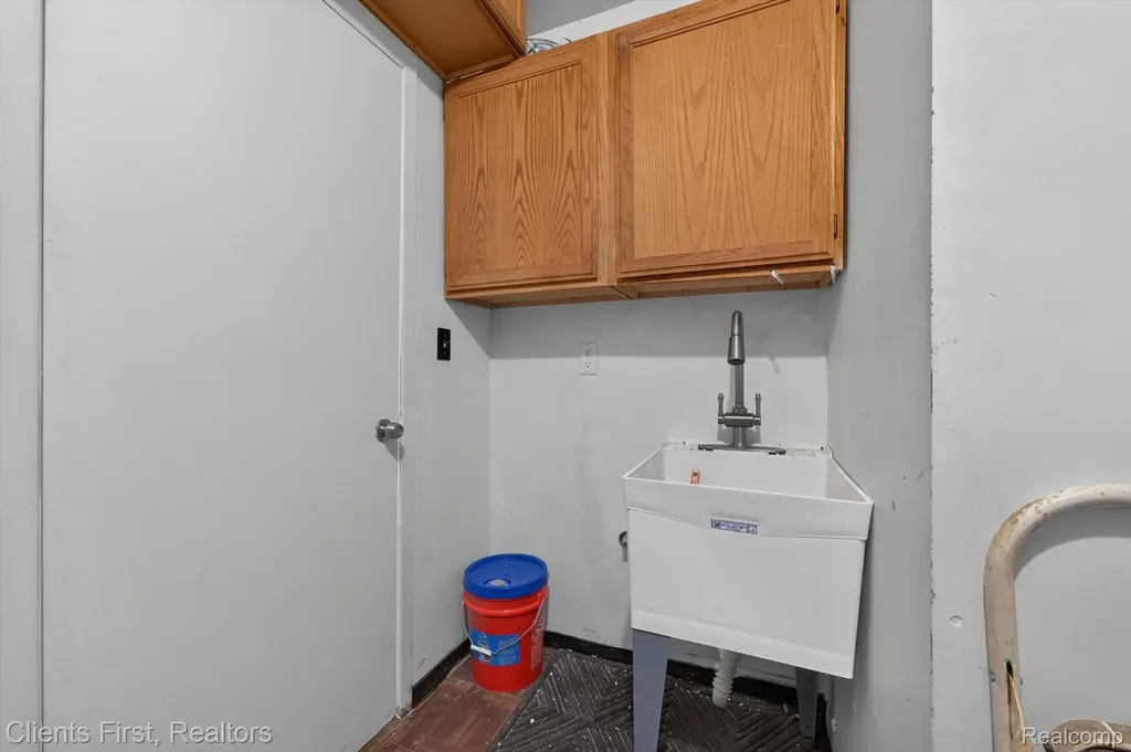 36852 Chase Street Romulus City MI 48174