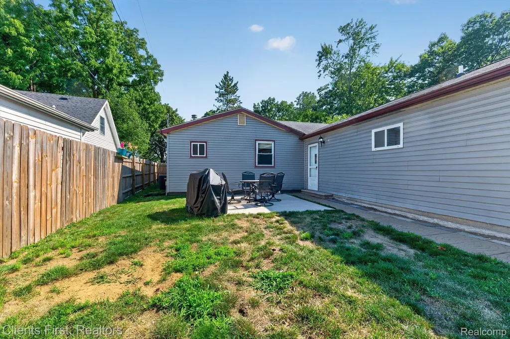 36852 Chase Street Romulus City MI 48174