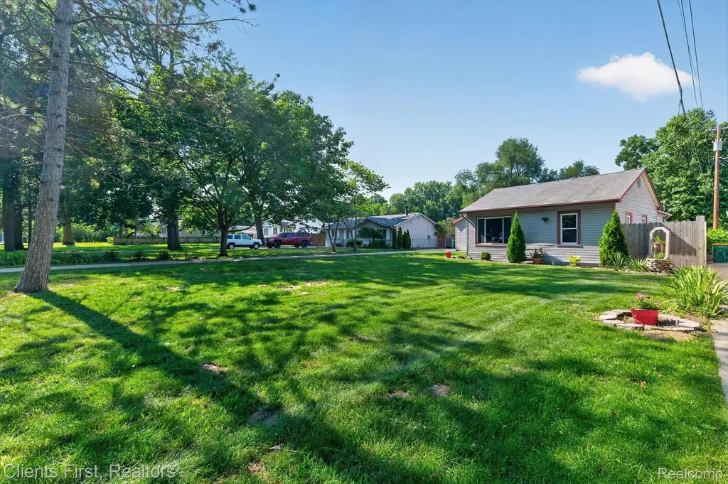 36852 Chase Street Romulus City MI 48174