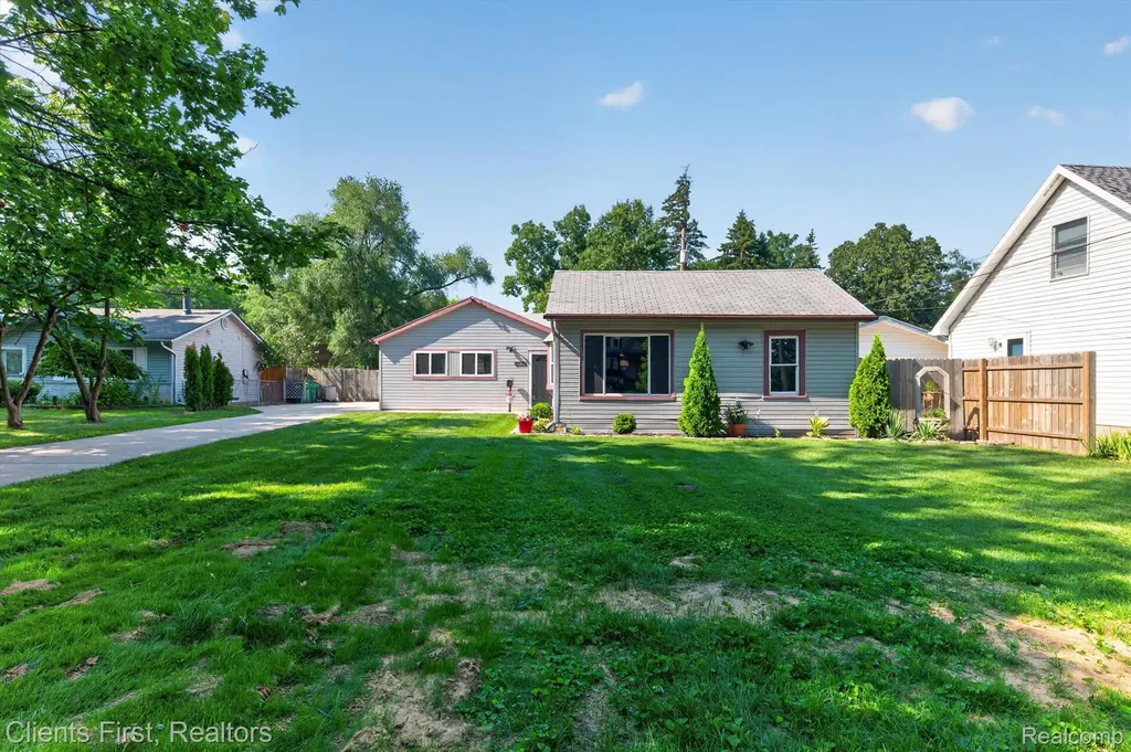 36852 Chase Street Romulus City MI 48174