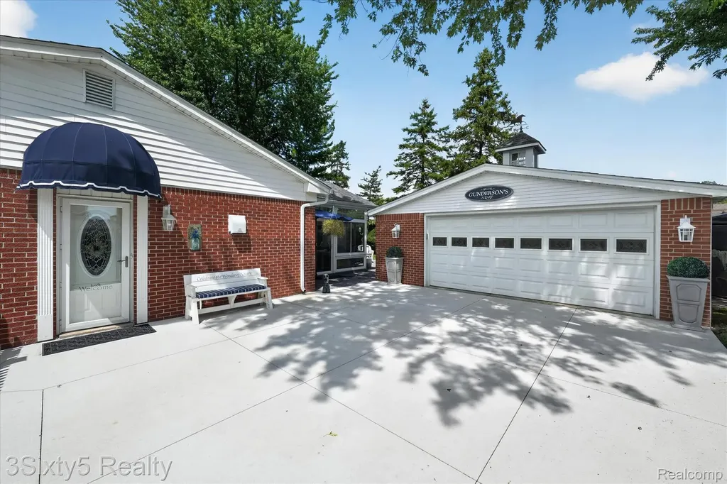 22386 Donnelly Court Brownstown Charter Township MI 48193
