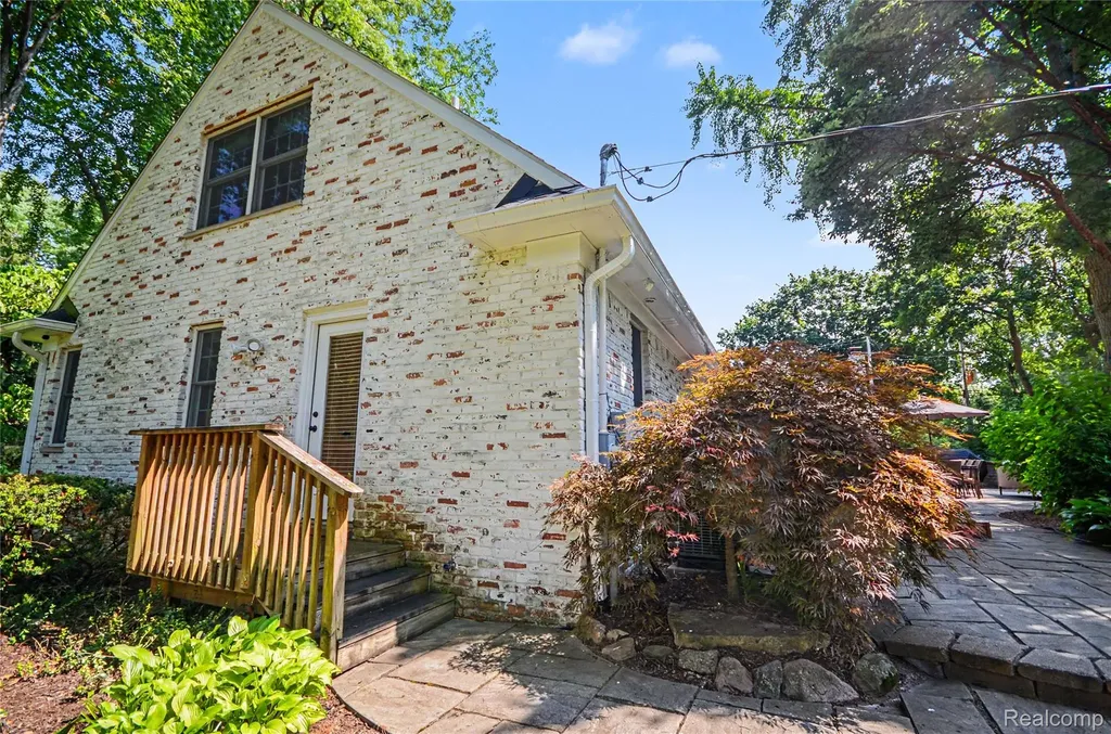 3780 Squirrel Road Bloomfield Charter Township MI 48304