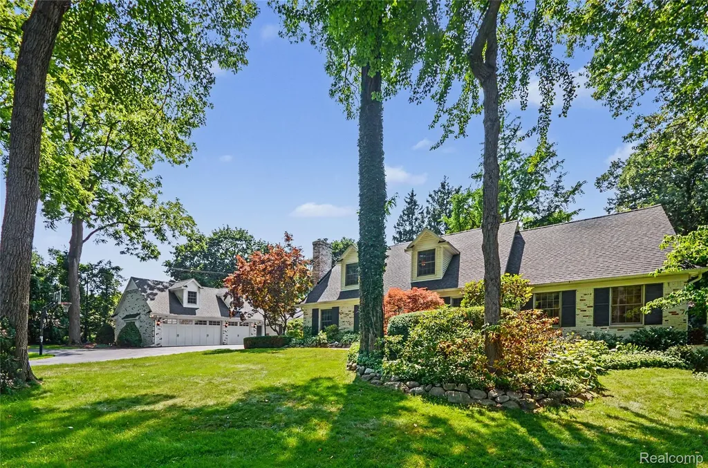 3780 Squirrel Road Bloomfield Charter Township MI 48304