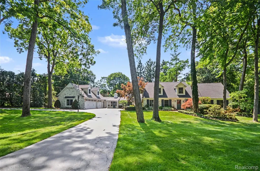 3780 Squirrel Road Bloomfield Charter Township MI 48304