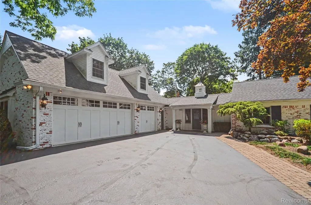 3780 Squirrel Road Bloomfield Charter Township MI 48304