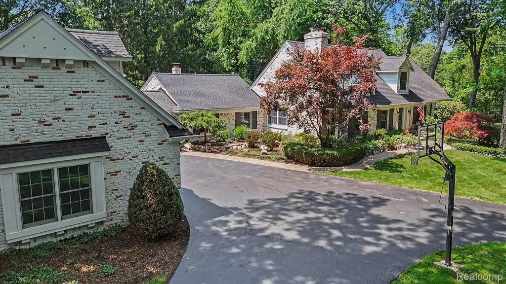 3780 Squirrel Road Bloomfield Charter Township MI 48304